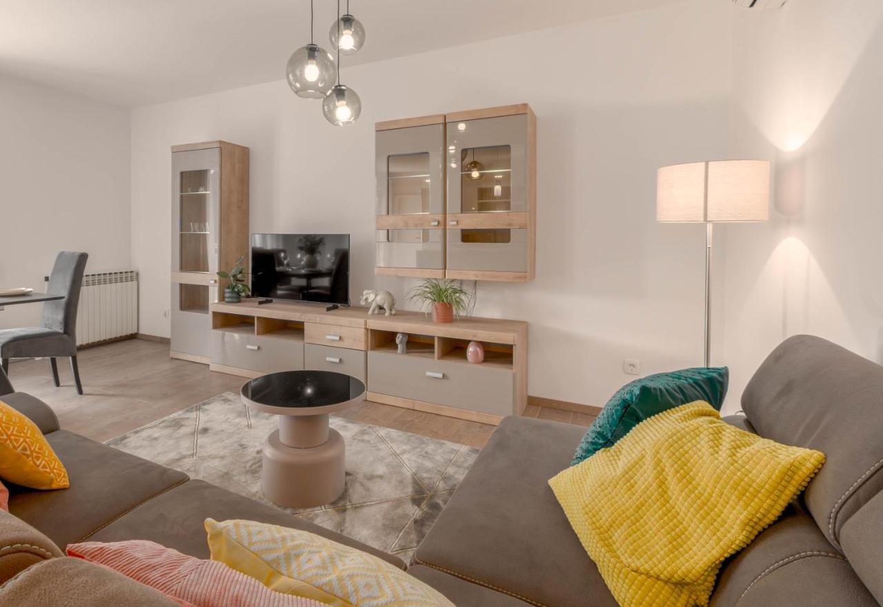 Newly Renovated Holiday Apartment Sirius Porec Exterior photo