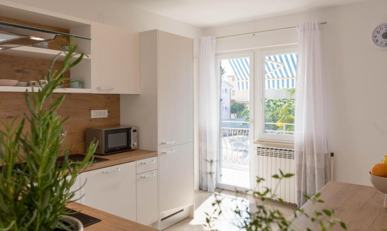 Newly Renovated Holiday Apartment Sirius Porec Exterior photo