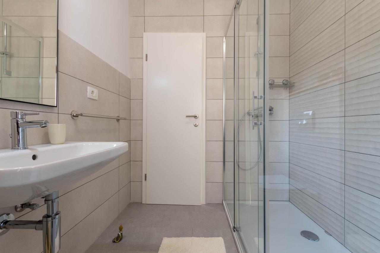 Newly Renovated Holiday Apartment Sirius Porec Exterior photo