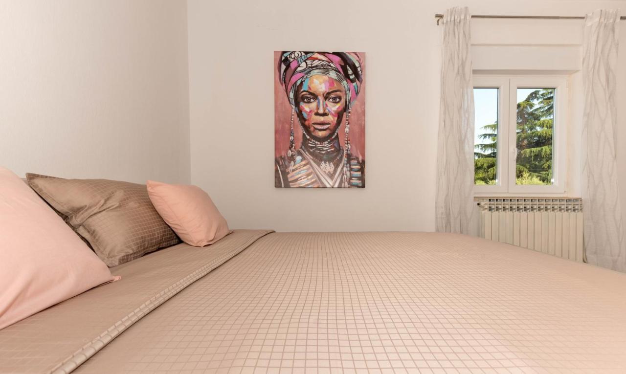 Newly Renovated Holiday Apartment Sirius Porec Exterior photo
