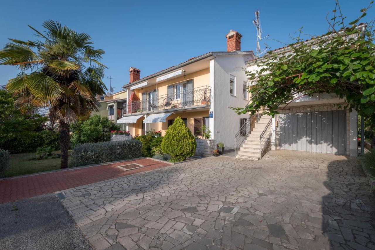 Newly Renovated Holiday Apartment Sirius Porec Exterior photo