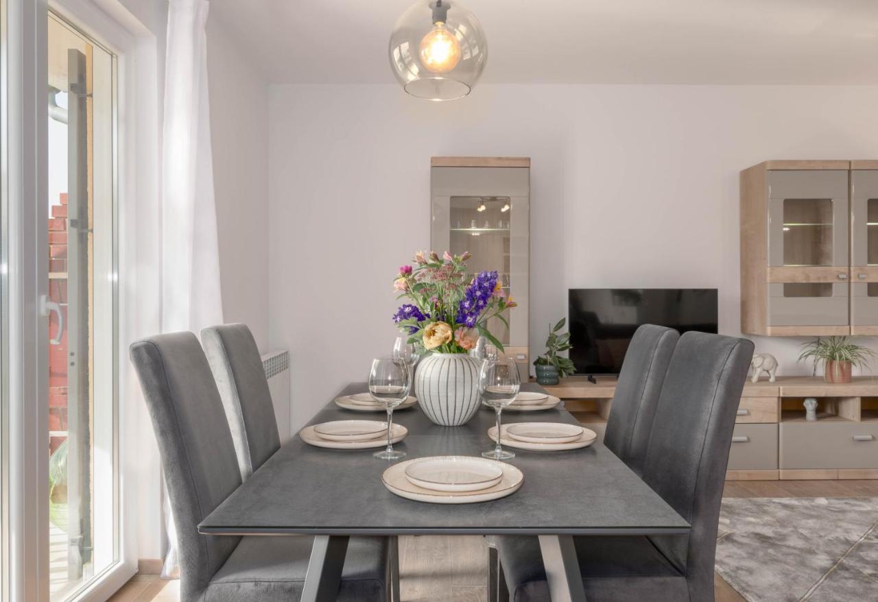 Newly Renovated Holiday Apartment Sirius Porec Exterior photo