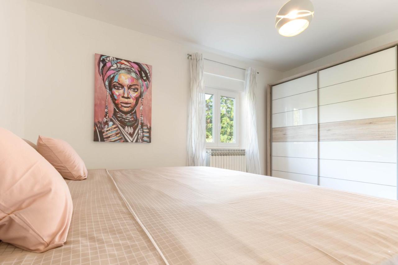 Newly Renovated Holiday Apartment Sirius Porec Exterior photo