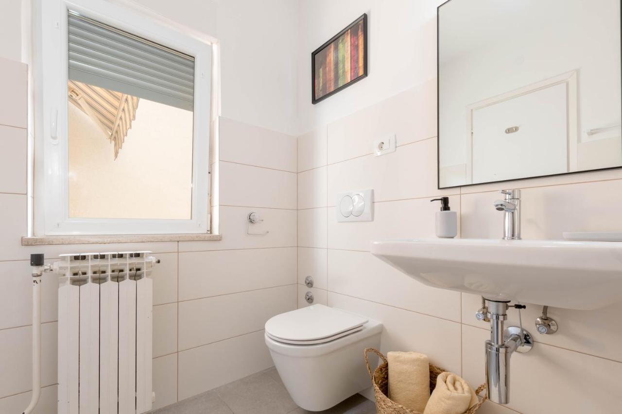 Newly Renovated Holiday Apartment Sirius Porec Exterior photo